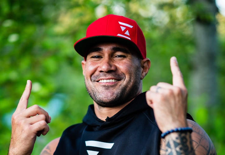 Lofa Tatupu “Zones In” To His Best Self With CBD